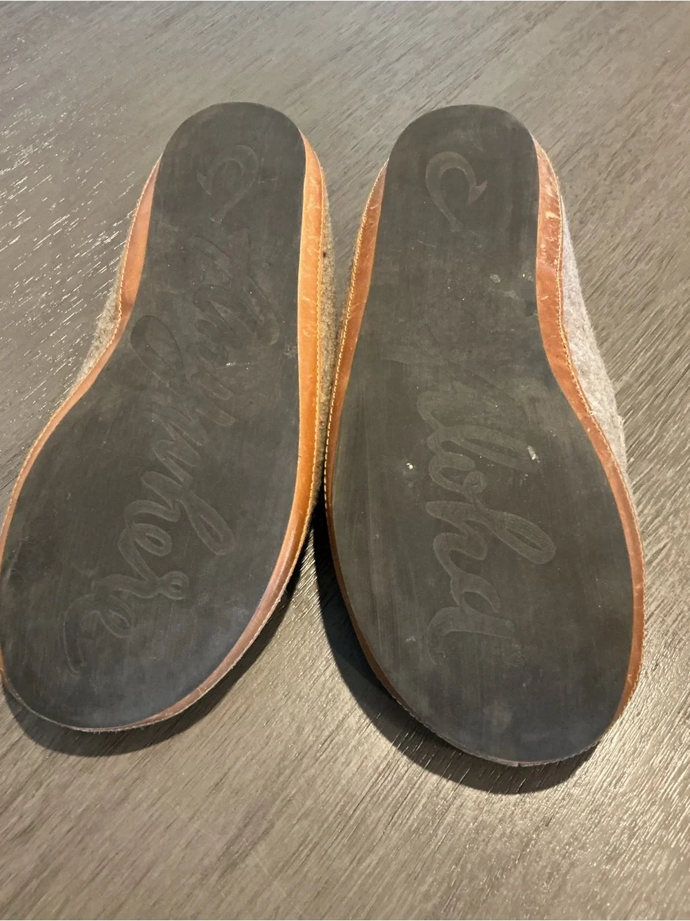 OluKai Nohea Hulu Wool Shearling Slippers Tan Size 10